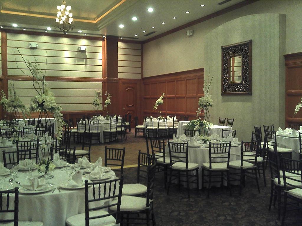 Royal Garden Reynosa Hotel Buitenkant foto