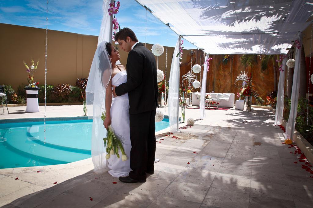 Royal Garden Reynosa Hotel Buitenkant foto
